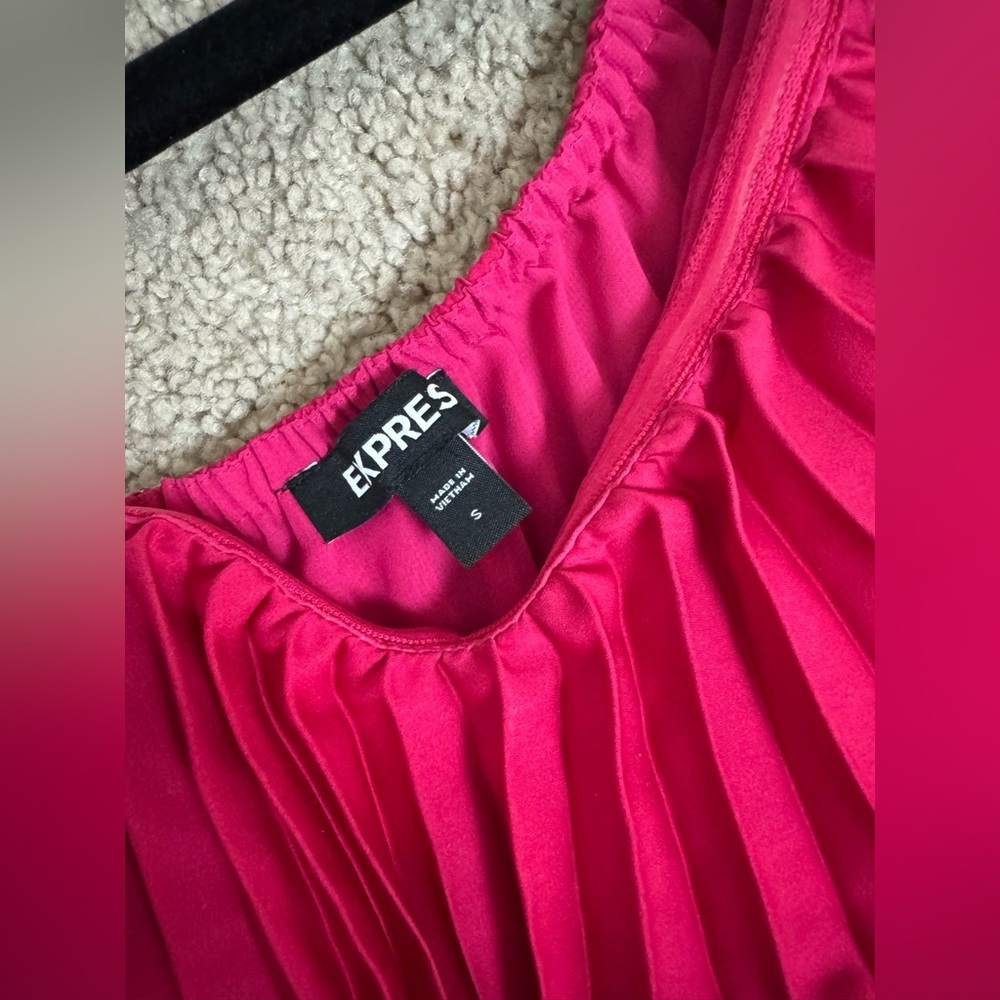 Express Women’s Off-The-Shoulder Pleated Cropped Blouse | Fuchsia Pink | Size S - Picture 5 of 8